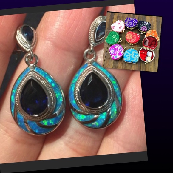 Gorgeous Dangling Earrings - Picture 2 of 7